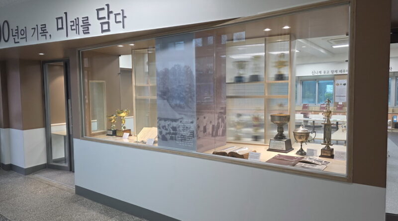 신산초교 개교 100주년 기념 역사관 개관